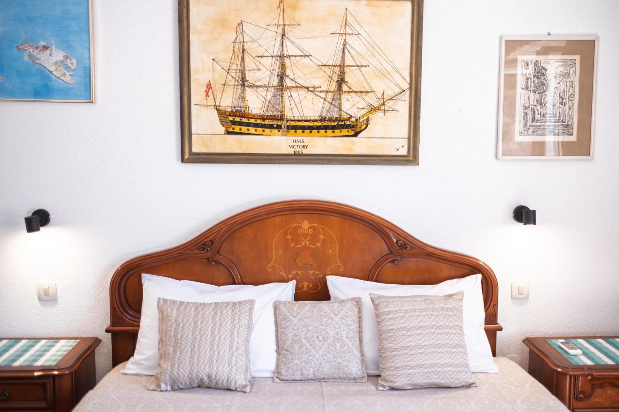 Bluemarine Rooms & Apartments เปราสต์ ภายนอก รูปภาพ