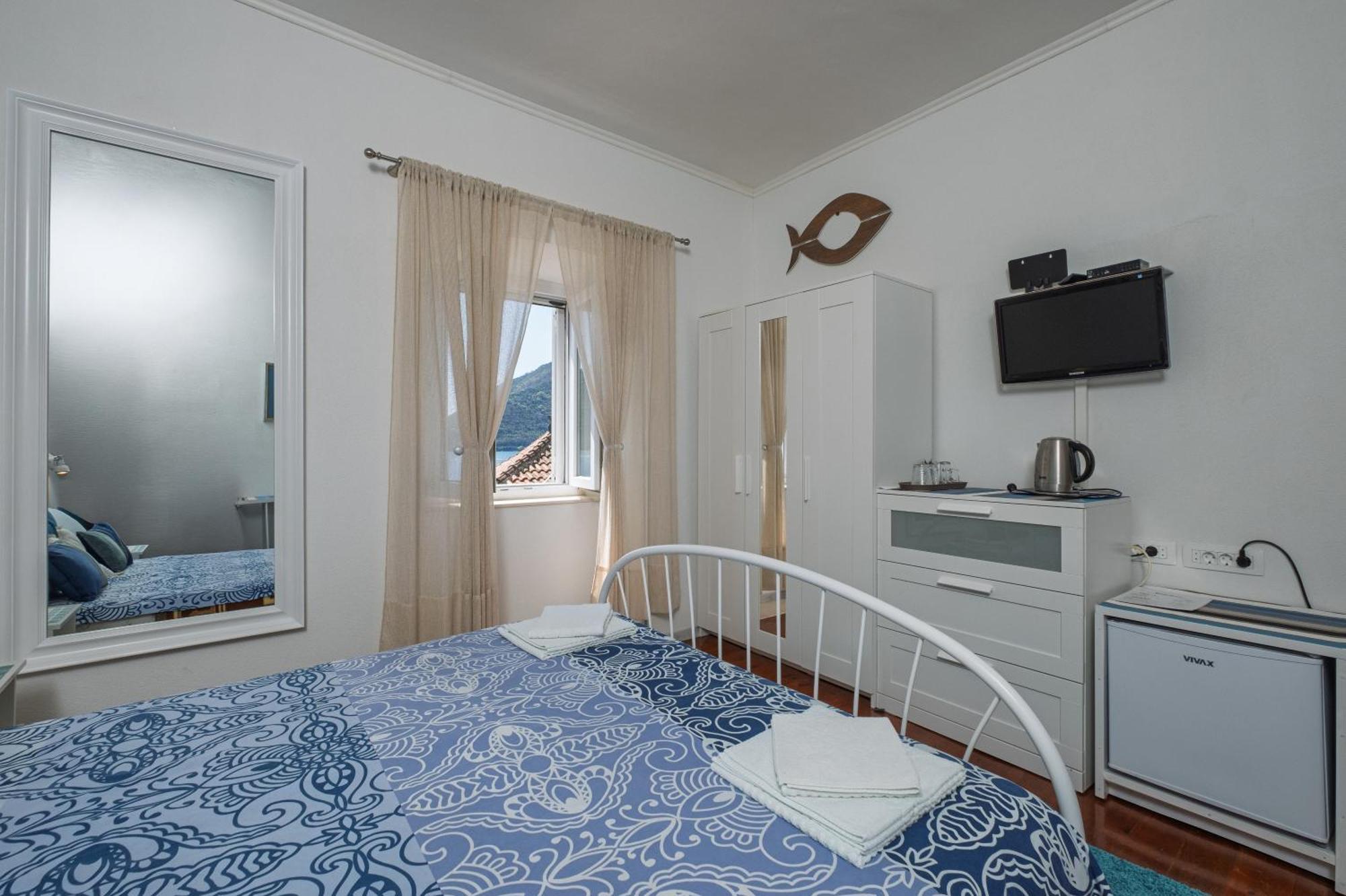 Bluemarine Rooms & Apartments เปราสต์ ภายนอก รูปภาพ